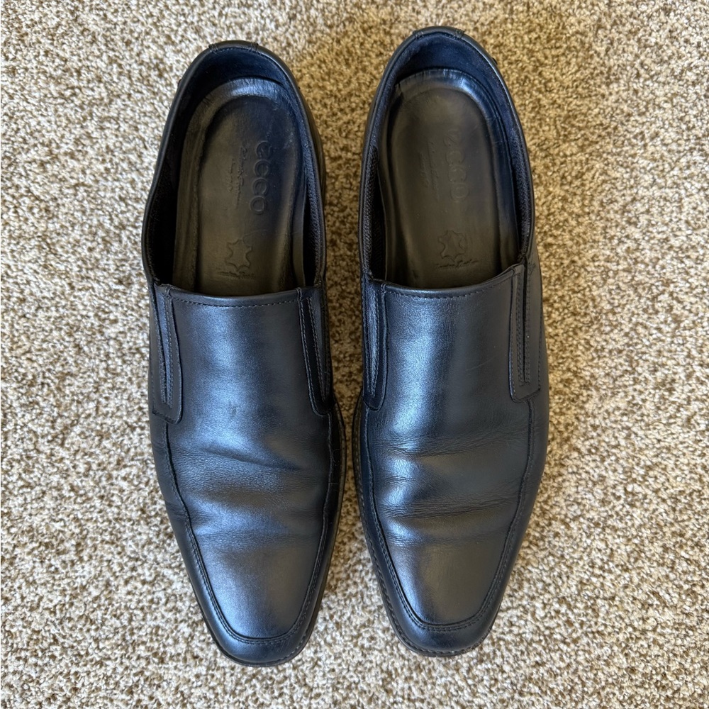 ECCO Men’s Black Leather Slip on Loafers Size 11.